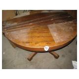 Round Oak Table w/3 Leaves