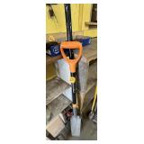 Fiskars Tile Spade & Shovel