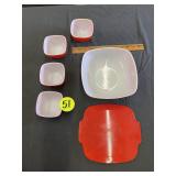 Pyrex Covered Casserole & 4 Sided Dishes