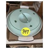 Covered Metal Compartment Dish