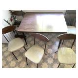 Formica Dining Table w/6 Chairs & 2 Leaves
