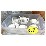 Tote w/Childs Tea Set