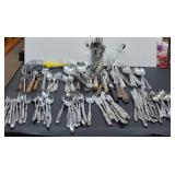 Lrg Collection Silver Tone Flatware/Kitchenware