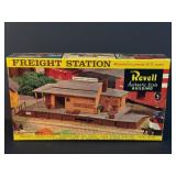 Revell HO Model Railroad Stations with Vintage