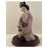 Lladrï¿½ Porcelain Figurine  Geisha Girl w/ Flowers