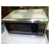 SHARP MICROWAVE- TURNS ON