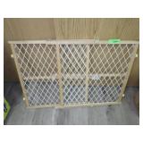 ADJUSTABLE DOG GATE
