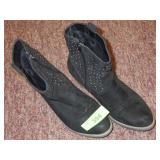 LADIES ANKL BOOTS SIZE 38 (US 8)