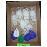 VINTAGE GLOW IN THE DARK WE GIVE A HOOT KEYCHAINS>