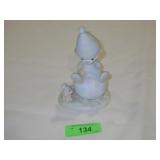 1986 PRECIOUS MOMENTS FIGURINE "LORD KEEP ME ON >>