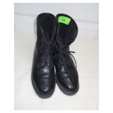 CANADIAN MADE BOOTS W/ SHERPA LINING (SIZE 7 ?)