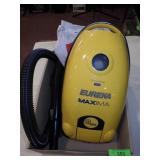 EUREKA MAXIMA VACUUM CLEANER W/ ASST. ATTACHMENTS>