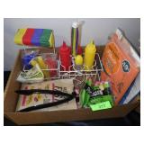 PICNIC CONDIMENT HOLDER SETS, PLASTIC TONGS, VTG>>