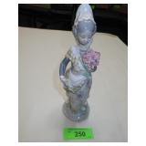 LLADRO VANECIAN GIRL W/ FLOWERS FIGURINE (RETIRED)