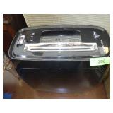 FELLOWS PAPER SHREDDER - TURNS ON