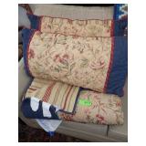 POTTERY BARN QUILT & PILLOWS (QUEEN / KING)