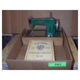 VINTAGE SEW MASTER CHILDS SEWING MACHINE & J&P >>>