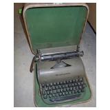 VINTAGE REMINGTON TYPEWRITER **NO SHIPPING**