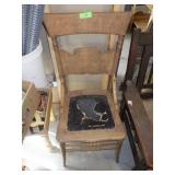 VINTAGE OAK CHAIR