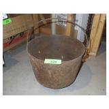 VTG CAST IRON KETTLE (RUSTY) 9" NOT INCL. HANDLE