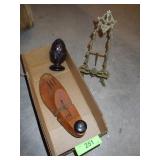 VTG WOOD FINIAL, SMALL BRASS EASEL, SHOE STRETCHER