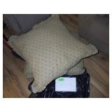 2 LARGE DECORATIVE THROW PILLOWS