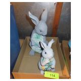 PLASTIC / RESIN? BUNNIES YARD ART