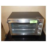 BLACK & DECKER TOASTER OVEN- TURNS ON