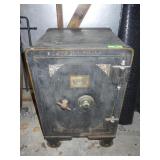 VINTAGE SAFE **BRING HELP- WE WILL NOT MOVE**>>>