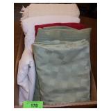 THROWS & TABLECLOTHS