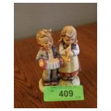 VINTAGE GOEBEL HUMMEL BIRTHDAY SERENADE FIGURINE