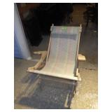 FOLDING WOOD & MESH CHAIR