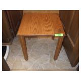 OAK END TABLE 16 x 16 x 16