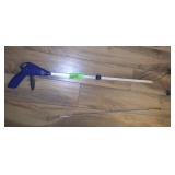 2 GRABBERS (1 GOPHER)