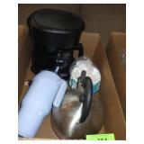 MR. COFFEE COFFEE MAKER (TURNS ON), AROMA TEAPOT>>