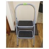 FOLDING STEP LADDER