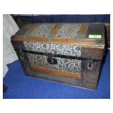 VINTAGE METAL & WOOD DOME TOP TRUNK W/ TRAY