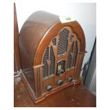 GENERAL ELECTRIC REPRO. CATHEDRAL AM/FM RADIO >>>