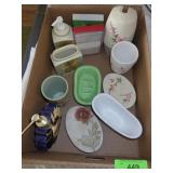 VINTAGE BATHTUB SOAP DISH, MILK GLASS BATHTUB>>>