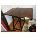 VINTAGE DROP LEAF END TABLE