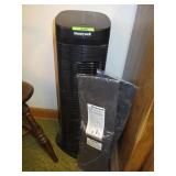 HONEYWELL AIR PURIFIER W/ EXTRA FILTERS (TURNS ON)