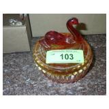 VINTAGE JEANNETTE AMBERINA SWAN COVERED DISH
