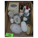 VINTAGE AVON MILK GLASS SOAP DISHES & CHICK JAR>>>