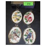 VINTAGE EMBROIDERED BIRD PLAQUES (PLASTIC FRAMES)>