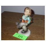 VINTAGE GOEBEL HUMMEL GLOBE TROTTER FIGURINE