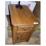 OAK END TABLE 16 x 25 x 24 (MATCHES #135)