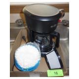 MR. COFFEE COFFEE MAKER (TURNS ON), COFFEE FILTERS