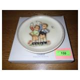 1985 GOEBEL HUMMEL AUF WIEDERSEHEN PLATE W/ BOX