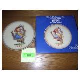 1976 GOEBEL HUMMEL APPLE TREE GIRL PLATE W/ BOX