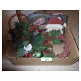 CHRISTMAS ARRANGEMENTS & WALL DECOR